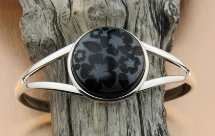 Black Flower Bracelet: click to enlarge