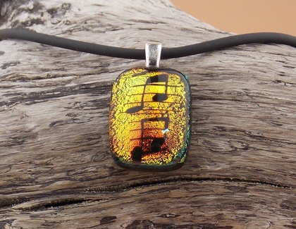 Tiny Musical Note Pendant: click to enlarge